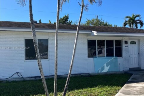 Купить виллу или дом в Майами-Гарденс, Флорида 3 спальни, 152.27м2, № 2023264 - фото 1