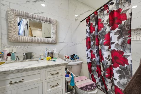 House in Miami Gardens, Florida 3 bedrooms, 152.27 sq.m. № 2023264 - photo 14