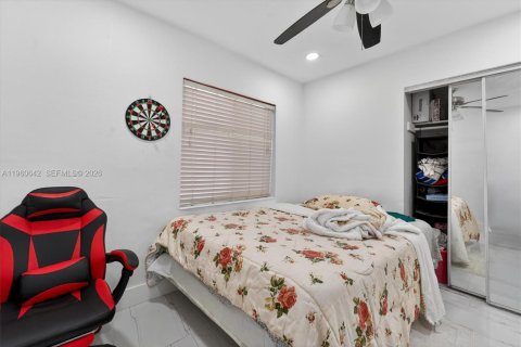 House in Miami Gardens, Florida 3 bedrooms, 152.27 sq.m. № 2023264 - photo 12