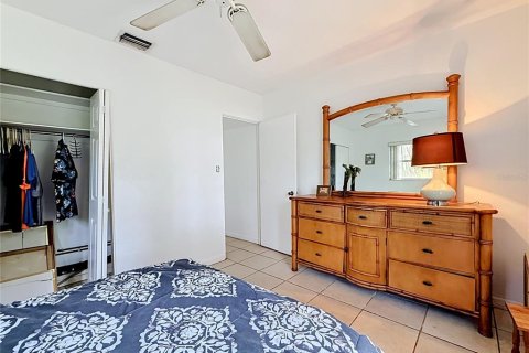 House in Saint Petersburg, Florida 2 bedrooms, 125.42 sq.m. № 2104566 - photo 23