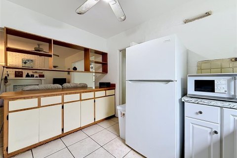 House in Saint Petersburg, Florida 2 bedrooms, 125.42 sq.m. № 2104566 - photo 15