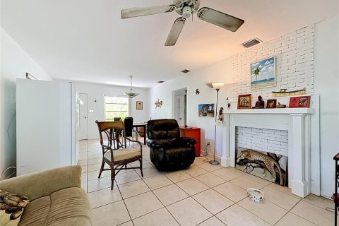 House in Saint Petersburg, Florida 2 bedrooms, 125.42 sq.m. № 2104566 - photo 11