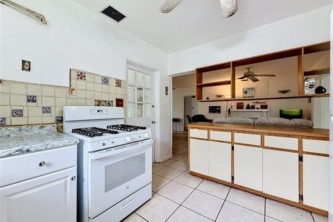 House in Saint Petersburg, Florida 2 bedrooms, 125.42 sq.m. № 2104566 - photo 16