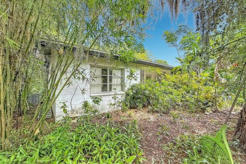 House in Saint Petersburg, Florida 2 bedrooms, 125.42 sq.m. № 2104566 - photo 3