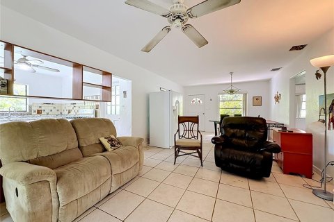 House in Saint Petersburg, Florida 2 bedrooms, 125.42 sq.m. № 2104566 - photo 10