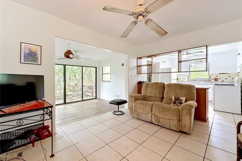 House in Saint Petersburg, Florida 2 bedrooms, 125.42 sq.m. № 2104566 - photo 9