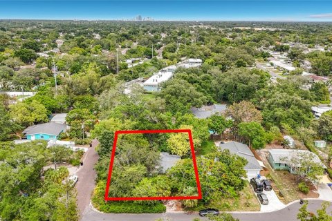 House in Saint Petersburg, Florida 2 bedrooms, 125.42 sq.m. № 2104566