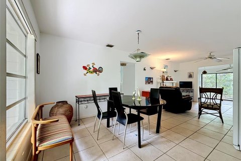 House in Saint Petersburg, Florida 2 bedrooms, 125.42 sq.m. № 2104566 - photo 5
