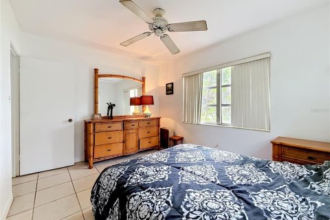 House in Saint Petersburg, Florida 2 bedrooms, 125.42 sq.m. № 2104566 - photo 20