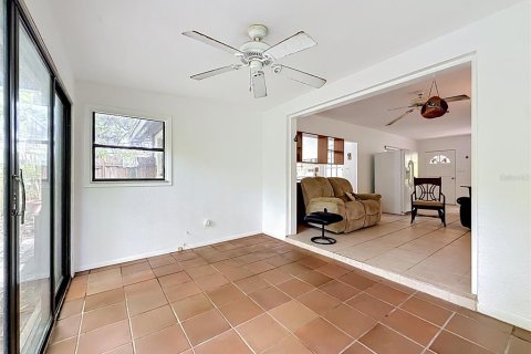 House in Saint Petersburg, Florida 2 bedrooms, 125.42 sq.m. № 2104566 - photo 27