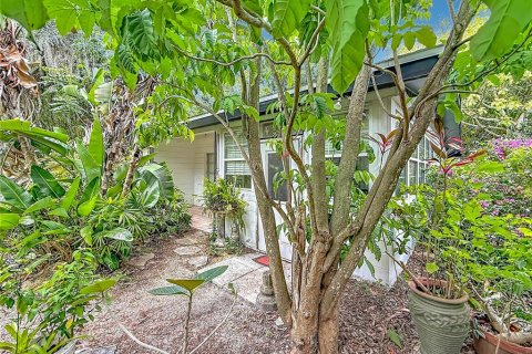 House in Saint Petersburg, Florida 2 bedrooms, 125.42 sq.m. № 2104566 - photo 4