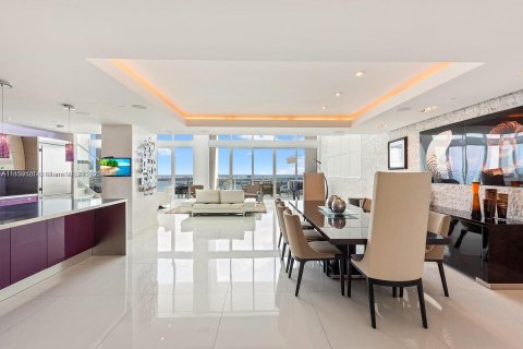 Copropriété à louer à Miami, Floride: 5 chambres, 401.99 m2 № 1878827 - photo 3