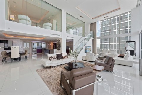 Copropriété à louer à Miami, Floride: 5 chambres, 401.99 m2 № 1878827 - photo 1