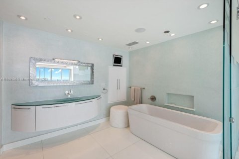 Copropriété à louer à Miami, Floride: 5 chambres, 401.99 m2 № 1878827 - photo 17