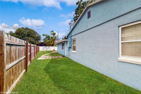 House in Saint Petersburg, Florida 2 bedrooms, 112.78 sq.m. № 1824252 - photo 21