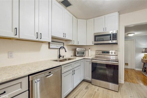 House in Saint Petersburg, Florida 2 bedrooms, 112.78 sq.m. № 1824252 - photo 11
