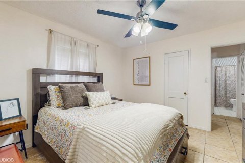 House in Saint Petersburg, Florida 2 bedrooms, 112.78 sq.m. № 1824252 - photo 16