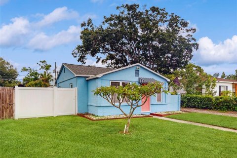 House in Saint Petersburg, Florida 2 bedrooms, 112.78 sq.m. № 1824252 - photo 2