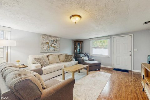 House in Saint Petersburg, Florida 2 bedrooms, 112.78 sq.m. № 1824252 - photo 8