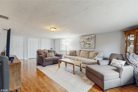 House in Saint Petersburg, Florida 2 bedrooms, 112.78 sq.m. № 1824252 - photo 9