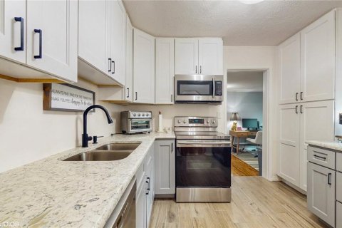 House in Saint Petersburg, Florida 2 bedrooms, 112.78 sq.m. № 1824252 - photo 13