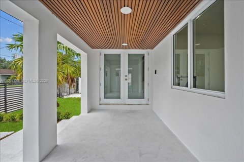 Immobilier commercial à Miami, Floride 208.19 m2 № 2169309