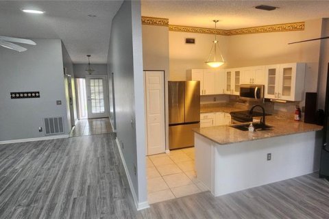 Touwnhouse à vendre à Tampa, Floride: 2 chambres, 102.1 m2 № 2144911 - photo 11