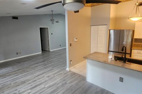 Touwnhouse à vendre à Tampa, Floride: 2 chambres, 102.1 m2 № 2144911 - photo 10