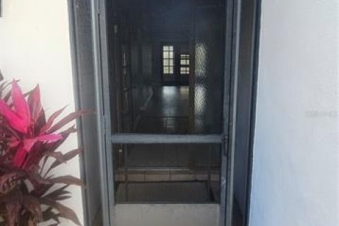 Touwnhouse à vendre à Tampa, Floride: 2 chambres, 102.1 m2 № 2144911 - photo 5