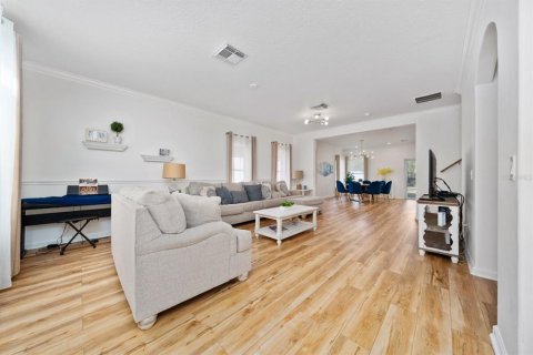 House in Orlando, Florida 5 bedrooms, 254.27 sq.m. № 1576468 - photo 3