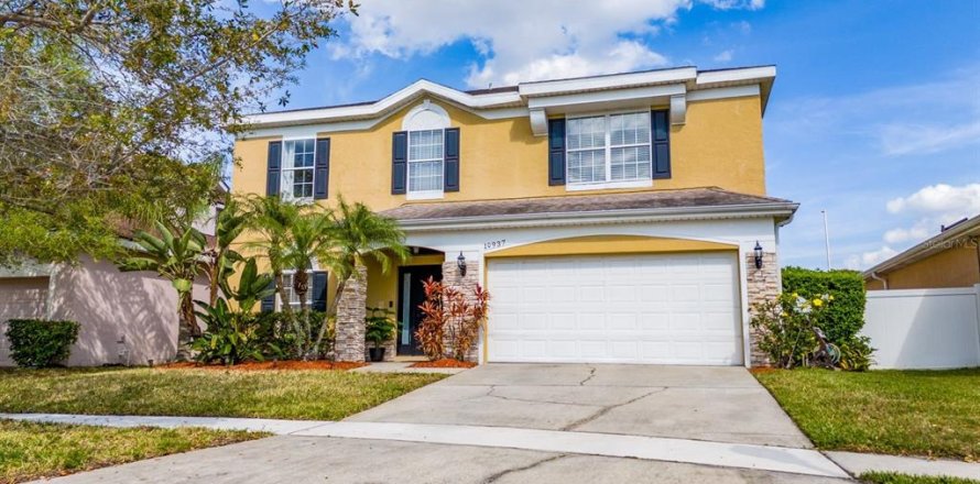 House in Orlando, Florida 5 bedrooms, 254.27 sq.m. № 1576468