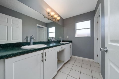 House in Orlando, Florida 5 bedrooms, 254.27 sq.m. № 1576468 - photo 24