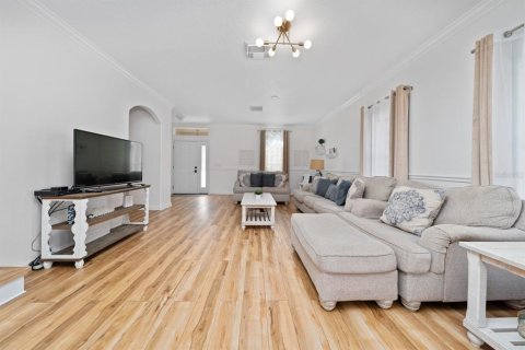 House in Orlando, Florida 5 bedrooms, 254.27 sq.m. № 1576468 - photo 4