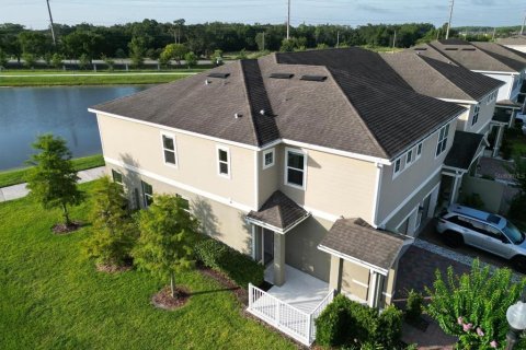 Adosado en Kissimmee, Florida 3 dormitorios, 164.53 m2 № 2100980