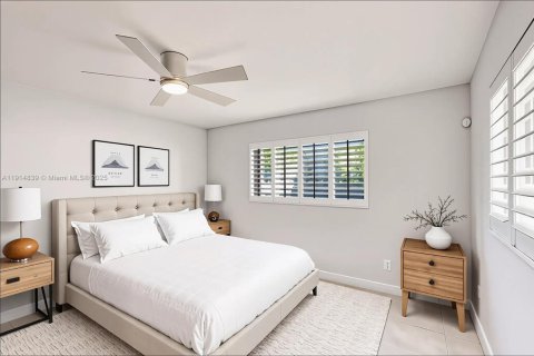 House in North Miami Beach, Florida 3 bedrooms, 179.3 sq.m. № 1977357 - photo 22