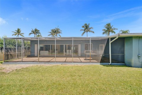 House in North Miami Beach, Florida 3 bedrooms, 179.3 sq.m. № 1977357 - photo 26