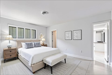 House in North Miami Beach, Florida 3 bedrooms, 179.3 sq.m. № 1977357 - photo 14