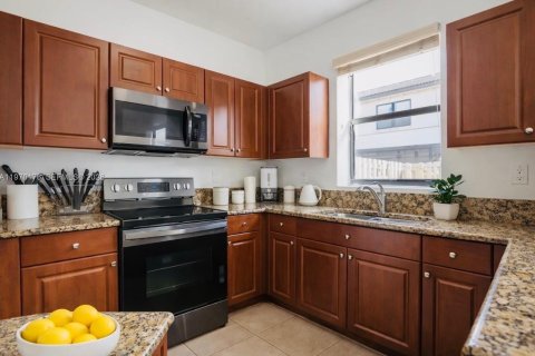 Townhouse in Homestead, Florida 4 bedrooms, 161.28 sq.m. № 2031904 - photo 14