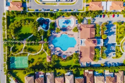 Townhouse in Homestead, Florida 4 bedrooms, 161.28 sq.m. № 2031904 - photo 8