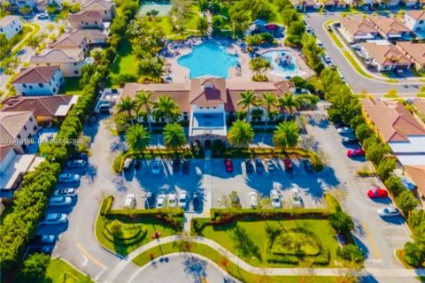 Townhouse in Homestead, Florida 4 bedrooms, 161.28 sq.m. № 2031904 - photo 7