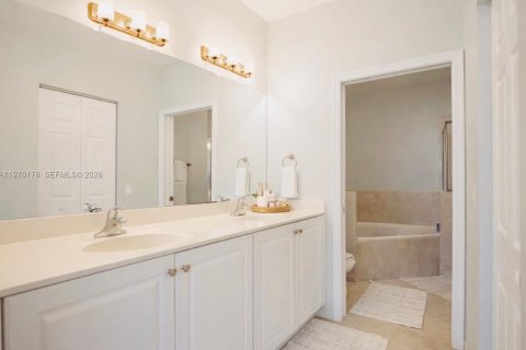 Townhouse in Homestead, Florida 4 bedrooms, 161.28 sq.m. № 2031904 - photo 17