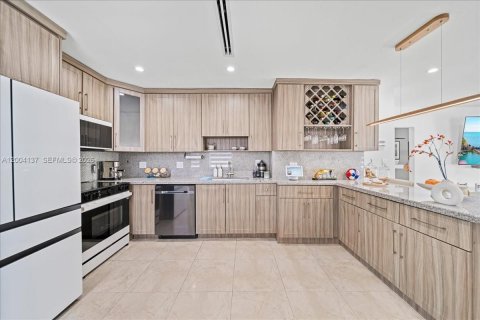 House in West Park, Florida 3 bedrooms, 125.88 sq.m. № 2068551 - photo 4