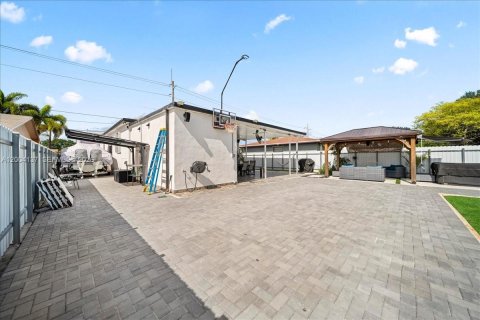 House in West Park, Florida 3 bedrooms, 125.88 sq.m. № 2068551 - photo 21