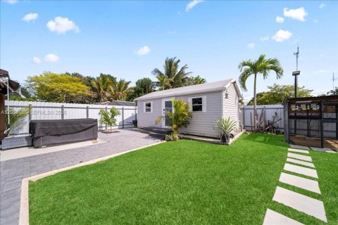 House in West Park, Florida 3 bedrooms, 125.88 sq.m. № 2068551 - photo 18