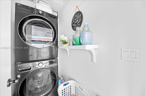 House in West Park, Florida 3 bedrooms, 125.88 sq.m. № 2068551 - photo 16