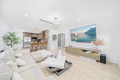 House in West Park, Florida 3 bedrooms, 125.88 sq.m. № 2068551 - photo 2