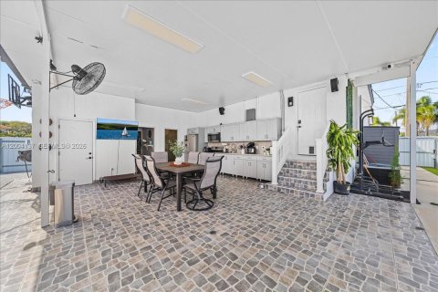 House in West Park, Florida 3 bedrooms, 125.88 sq.m. № 2068551 - photo 13