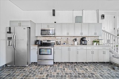 House in West Park, Florida 3 bedrooms, 125.88 sq.m. № 2068551 - photo 14