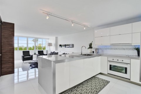 Купить кондоминиум в Майами-Бич, Флорида 3 комнаты, 67.17м2, № 2146885 - фото 4