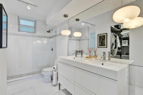 Купить кондоминиум в Майами-Бич, Флорида 3 комнаты, 67.17м2, № 2146885 - фото 24